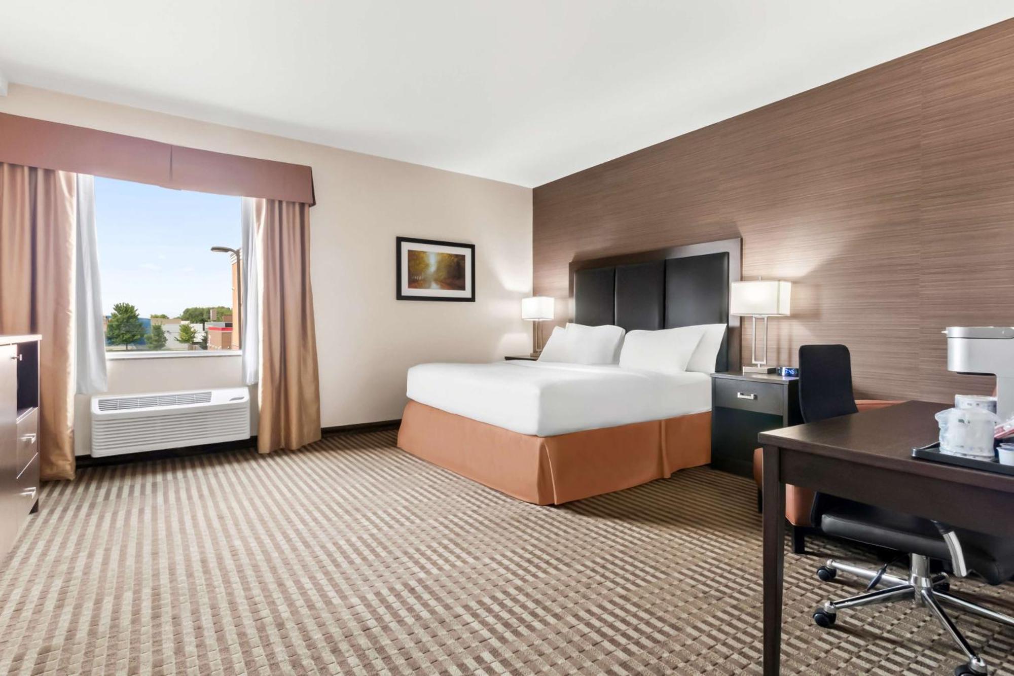 Best Western Plus Fergus Hotel מראה חיצוני תמונה