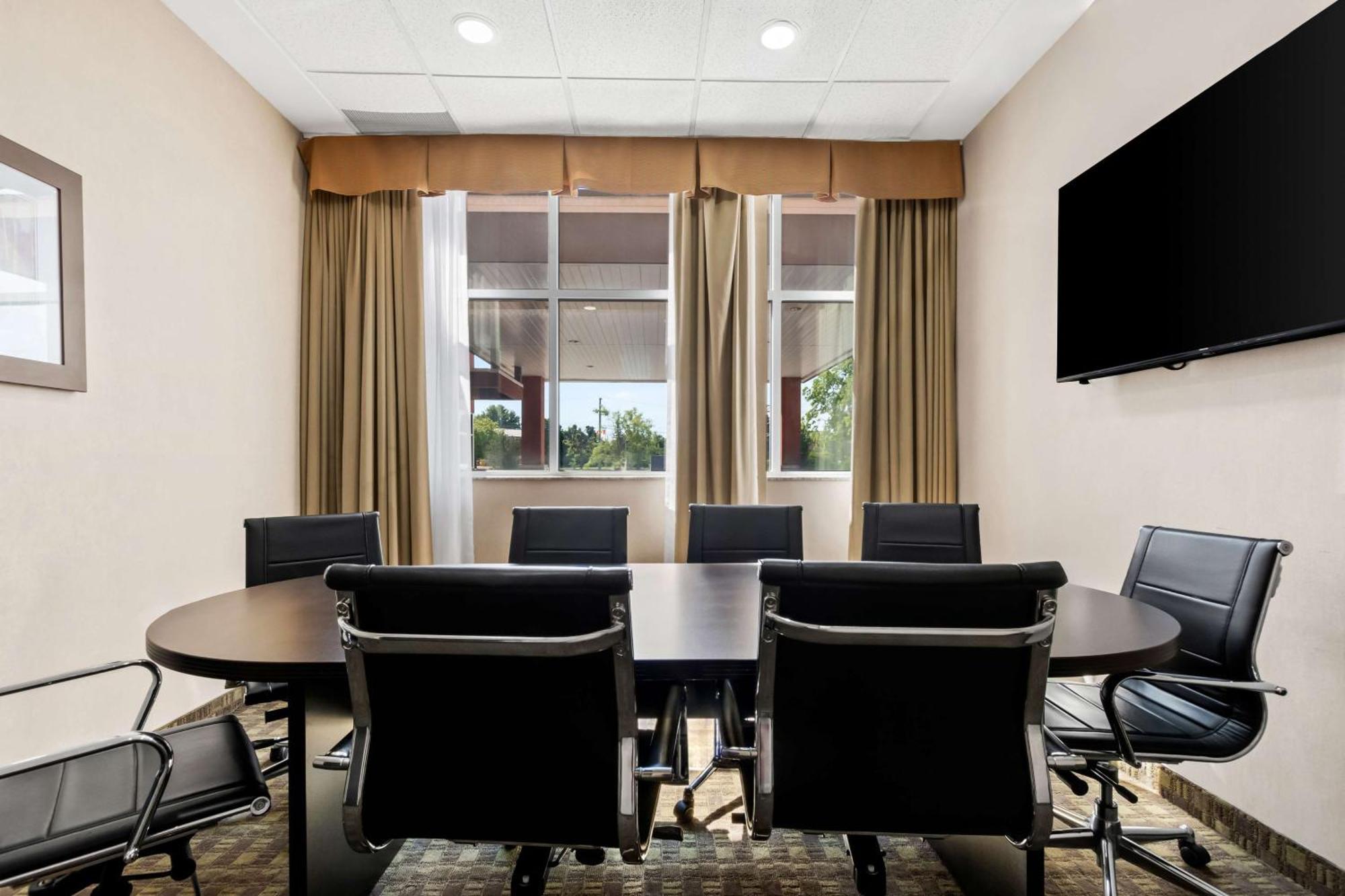 Best Western Plus Fergus Hotel מראה חיצוני תמונה