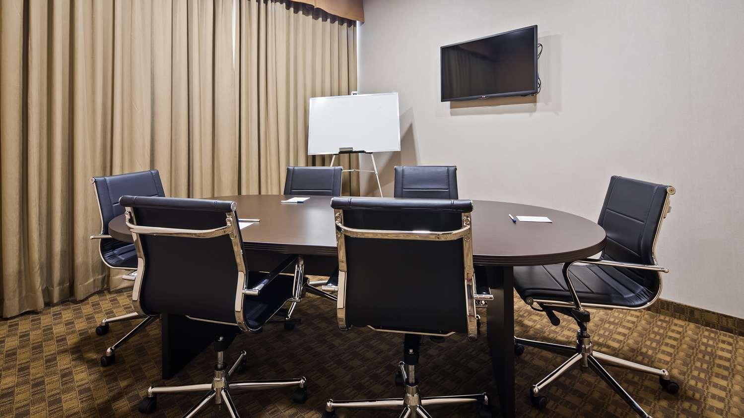 Best Western Plus Fergus Hotel מראה חיצוני תמונה